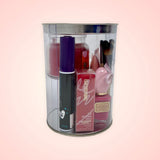 Enamora a tu persona favorita con este maravilloso set de belleza!  ESPECIFICACIONES DEL SET:  5 brochas para maquillaje 1 Máscara de pestañas 1 Minipaleta portátil de sombras para ojos 1 Esponja para maquillaje 1 Lápiz labial de efecto mate 1 Barniz para uñas 1 Crema para manos con extractos naturales 1 Vela aromática de Canela