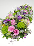 Embellece tu evento social o corporativo con este delicado diseño floral! Ideal para montajes románticos en los que podrás sorprender a tus invitados con este toque elegante   ENVÍO GRATIS!  ESPECIFICACIONES DEL CAMINO:  Medidas: 1 metro de largo x 45 cms de ancho Flores: Rosas, matthiolas, astromelias Follaje tonos verdes 