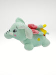 Tierno Elefante de Peluche en tonos pastel. Dulce y tierno detalle que sin duda será, un regalo para siempre! Lo recomendamos ampliamente para complementar tu set de regalo o tu arreglo floral.  ESPECIFICACIONES DEL PELUCHE:  Tamaño: 32 cm de largo