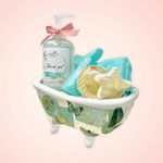 La versión relajada y playera de este increíble diseño!  ESPECIFICACIONES DEL SET:  1 Tina de cerámica decorada 1 Jabón líquido para manos 1 Toalla facial suave al tacto 1 Set de jabones temáticos con frescos aromas 1 Mensaje de felicitación impreso
