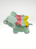 Tierno Elefante de Peluche en tonos pastel. Dulce y tierno detalle que sin duda será, un regalo para siempre! Lo recomendamos ampliamente para complementar tu set de regalo o tu arreglo floral.  ESPECIFICACIONES DEL PELUCHE:  Tamaño: 32 cm de largo