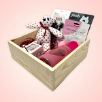 Conquista a esa persona tan especial con este increíble set para que realice su rutina de belleza!  ESPECIFICACIONES DEL SET:  1 Minipaleta portátil de sombras para ojos 1 Esponja para maquillaje 1 Tapete de silicón para limpiar brochas de maquillaje 1 Set de brochas de maquillaje 1 Mascarilla antiedad con pitahaya para hidratar y dar firmeza a la piel 1 Mascarilla de tratamiento adiós puntos negros 1 Porta velas con diseño de corazón