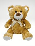Coqueto Oso de Peluche en color café pastel. Súper recomendable para enviar un mensaje lleno de ternura y el perfecto complemento para tu arreglo floral o set de regalo!  ESPECIFICACIONES DEL PELUCHE:  Tamaño: 32 cm de alto