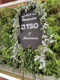 Buscas un diseño floral específico alineado al tema de tu evento?  Necesitas un tipo de flor, color o tamaño en particular? Ya sea que requieras la ambientación completa de tu evento o solo 1 arreglo floral, lo haremos para ti!    Contáctanos y nuestros planners de eventos te harán las mejores recomendaciones para transformar tu evento Entregas express, diseños originales y personalizados Presupuestos GRATIS!