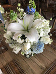 Buscas un diseño floral específico alineado al tema de tu evento?  Necesitas un tipo de flor, color o tamaño en particular? Ya sea que requieras la ambientación completa de tu evento o solo 1 arreglo floral, lo haremos para ti!    Contáctanos y nuestros planners de eventos te harán las mejores recomendaciones para transformar tu evento Entregas express, diseños originales y personalizados Presupuestos GRATIS!