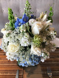 Buscas un diseño floral específico alineado al tema de tu evento?  Necesitas un tipo de flor, color o tamaño en particular? Ya sea que requieras la ambientación completa de tu evento o solo 1 arreglo floral, lo haremos para ti!    Contáctanos y nuestros planners de eventos te harán las mejores recomendaciones para transformar tu evento Entregas express, diseños originales y personalizados Presupuestos GRATIS!