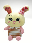 Hermosa Conejita de peluche color amarillo pastel, con una textura delicada y muy agradable al tacto.  Su disfraz de abejita la hace súper especial!  Ideal para complementar cualquier arreglo floral o set de regalo. Tamaño: 33 cm de alto