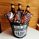 DESCRIPCIÓN: Si a tu Papá le gustan los regalos diferentes y divertidos, esta es la opción ideal para festejar en con él, el Día del Padre!  ENVÍO GRATIS!  ESPECIFICACIONES DEL SET:  1 Cubeta de lámina personalizada color negro,  3 Cervezas artesanales marca Minerva,  3 Paquetes de M&M´s – Chocolates de leche confitados,  1 Mensaje impreso en papel opalina con sobre premium