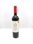 Original set con bombonera de edición limitada con diseño súper original y botella de vino tinto que seguramente causará un efecto “WOW!” a quién lo destino! Especificaciónes del Set: Bombonera de cerámica decorada en color rojo y crema. Chocolates de importación marca Sabor italiano o similar. Exclusiva Botella de Vino tinto de 750 ml marca Cava Quintanilla Reserva Syrah con Medalla de Oro Selección 2019. Incluye Mensaje impreso. Altura promedio de la bombonera: 16 cm