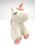 Delicado y suave unicornio de peluche en tonos pastel. Siempre será el regalo ideal para enviar un lindo mensaje de amor o cariño. Es el complemento ideal para tu arreglo floral o tu set de regalo. Tamaño: 29 cm de alto.